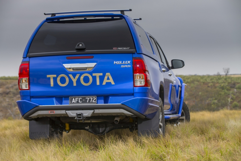 ARB SUMMIT HECKSTOSSSTANGE TOYOTA HILUX REVO AB '16, OHNE PARKSENSOREN