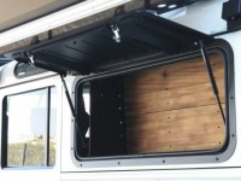 Front Runner Gullwing Box - Land Rover Defender TD4