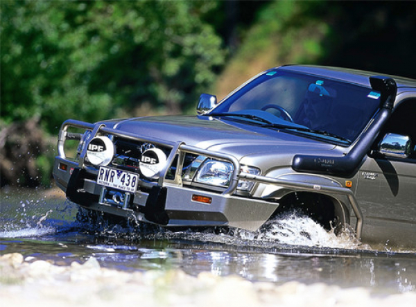 ARB-Windenstoßstange Hilux '02-'05, mit  Verbreiterungen, mit Airbag